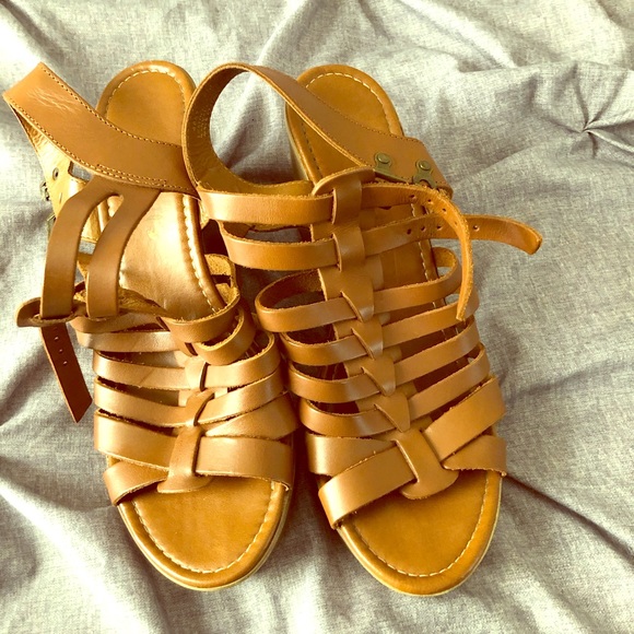 Tan wedges - Picture 1 of 4